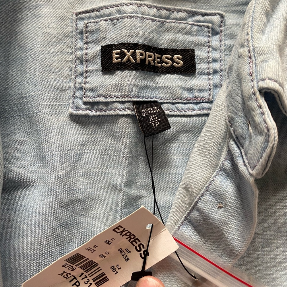 Womens Express button down. - Picture 2 of 3